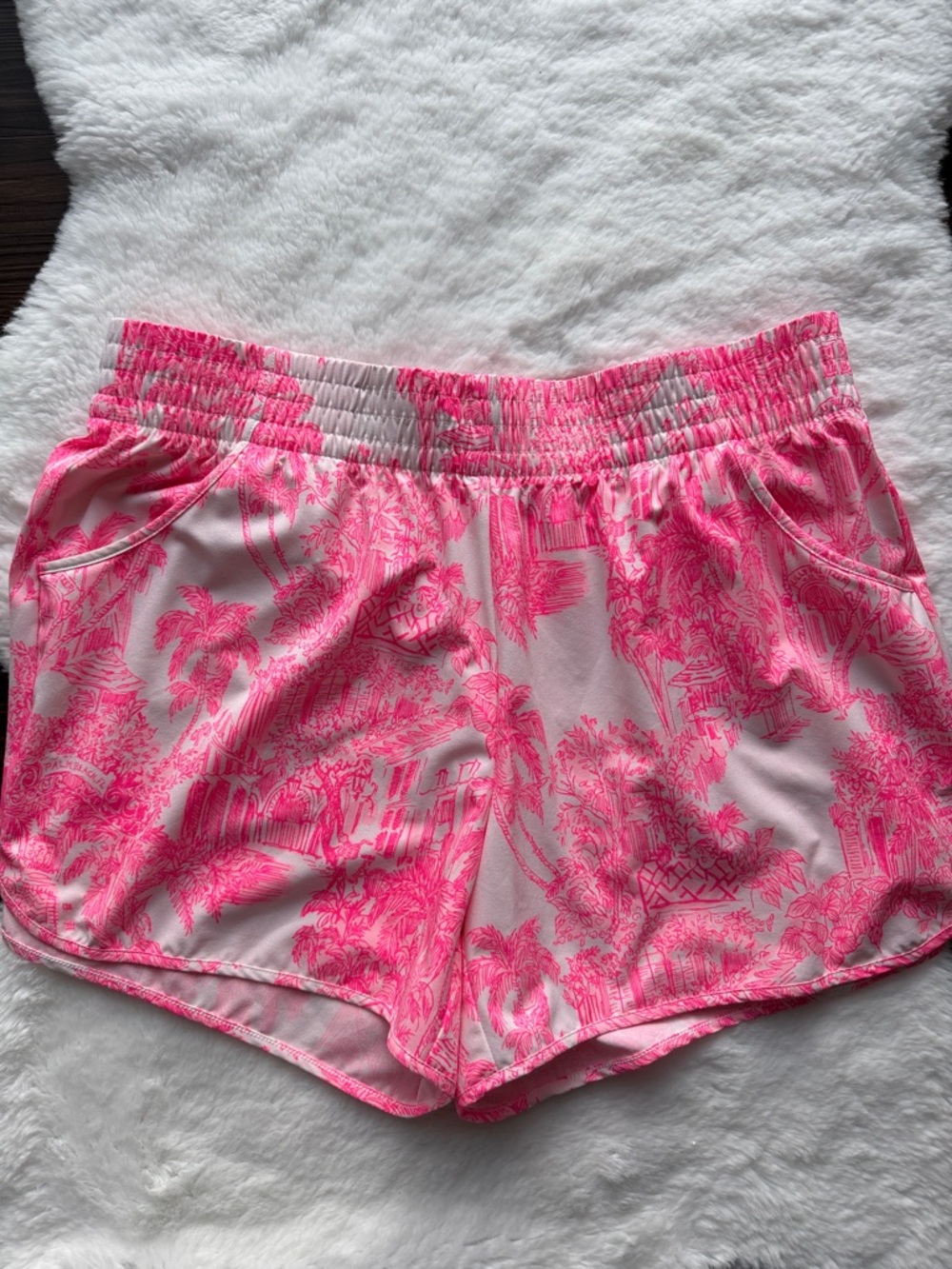 Lily Pulitzer Luxletic Backcourt Printed Shorts Pink White sz M - Picture 2 of 6